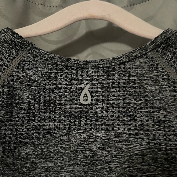 NWT Max & Allie Seamless Long Sleeve Charcoal Crop Top - Picture 6 of 13